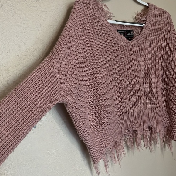 Polly & Esther Destructed Frayed Edge V-Neck Long Sleeve Junior's Sweater. - Picture 4 of 4